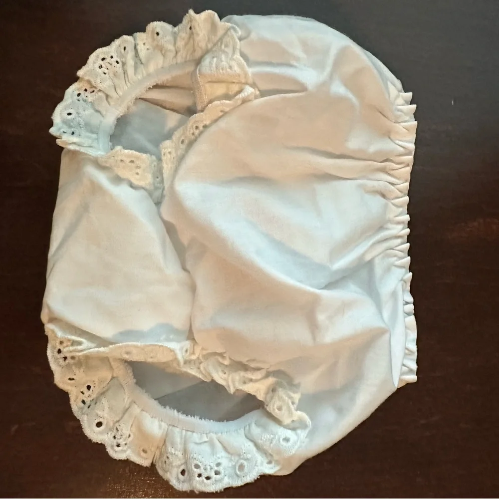 Bloomers diaper cover, white with embroidered wreath